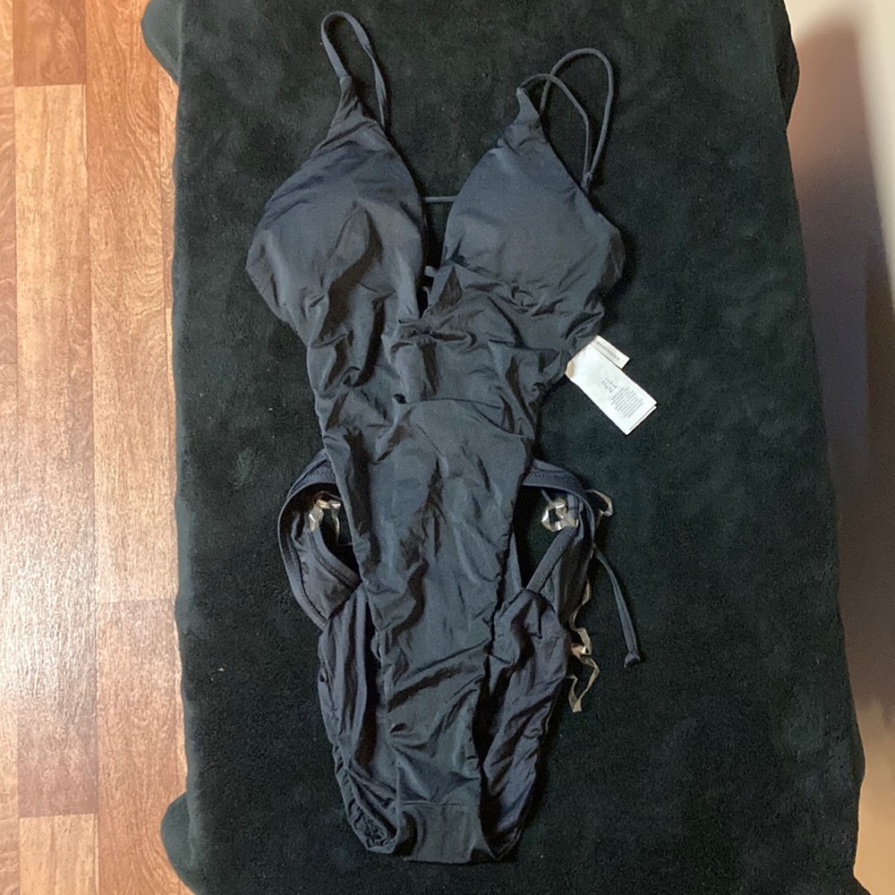 BCBGMaxazria size 4 one piece swimsuit